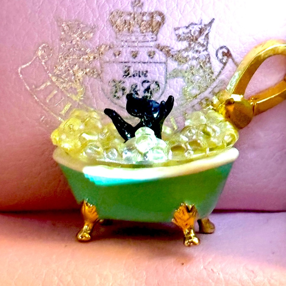 Juicy Couture Scottie Dog Bubble Bath 💕vintage charm 💫